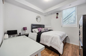 Beautiful Townhouse Near Yorkdale Mall, Wilson Subway
